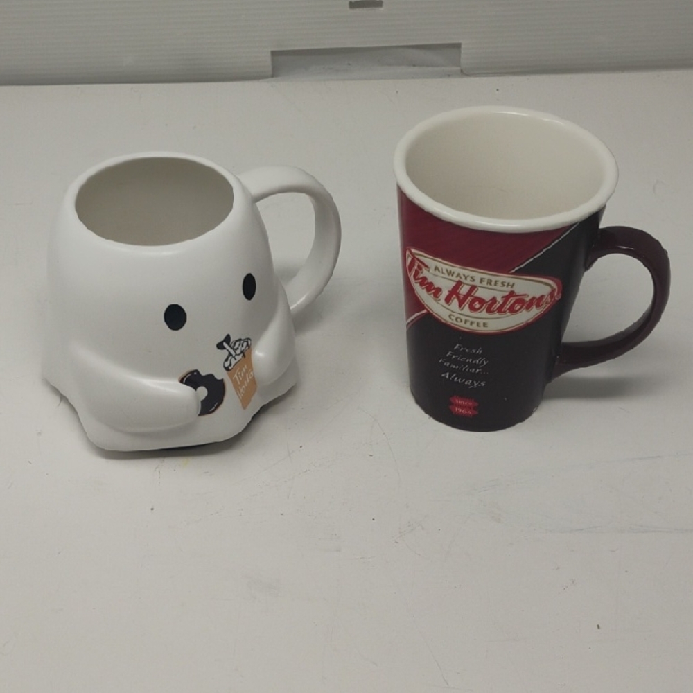 Red and White Coffee Mug Set